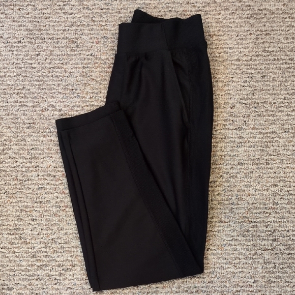 Old Navy Pants - Old Navy Powersoft Go-Dry Ribbed 7/8 Jogger in Blackjack Size M